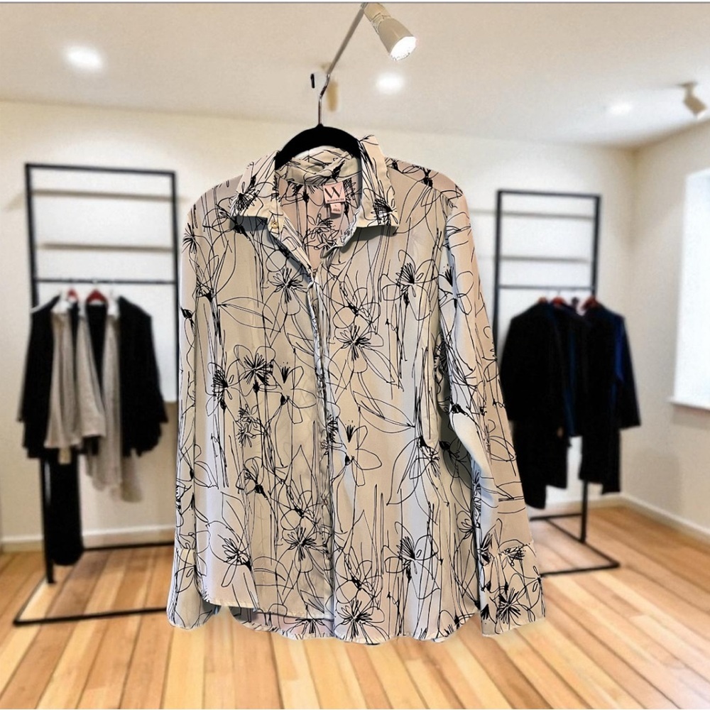 🥂Worthington Black and Mint Green Floral blouse with snap closure🥂